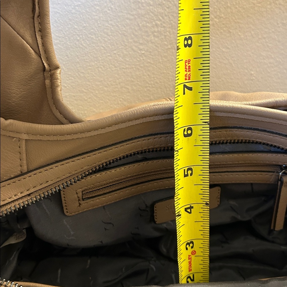 Simply Vera Wang 100 % leather purse - Picture 11 of 11